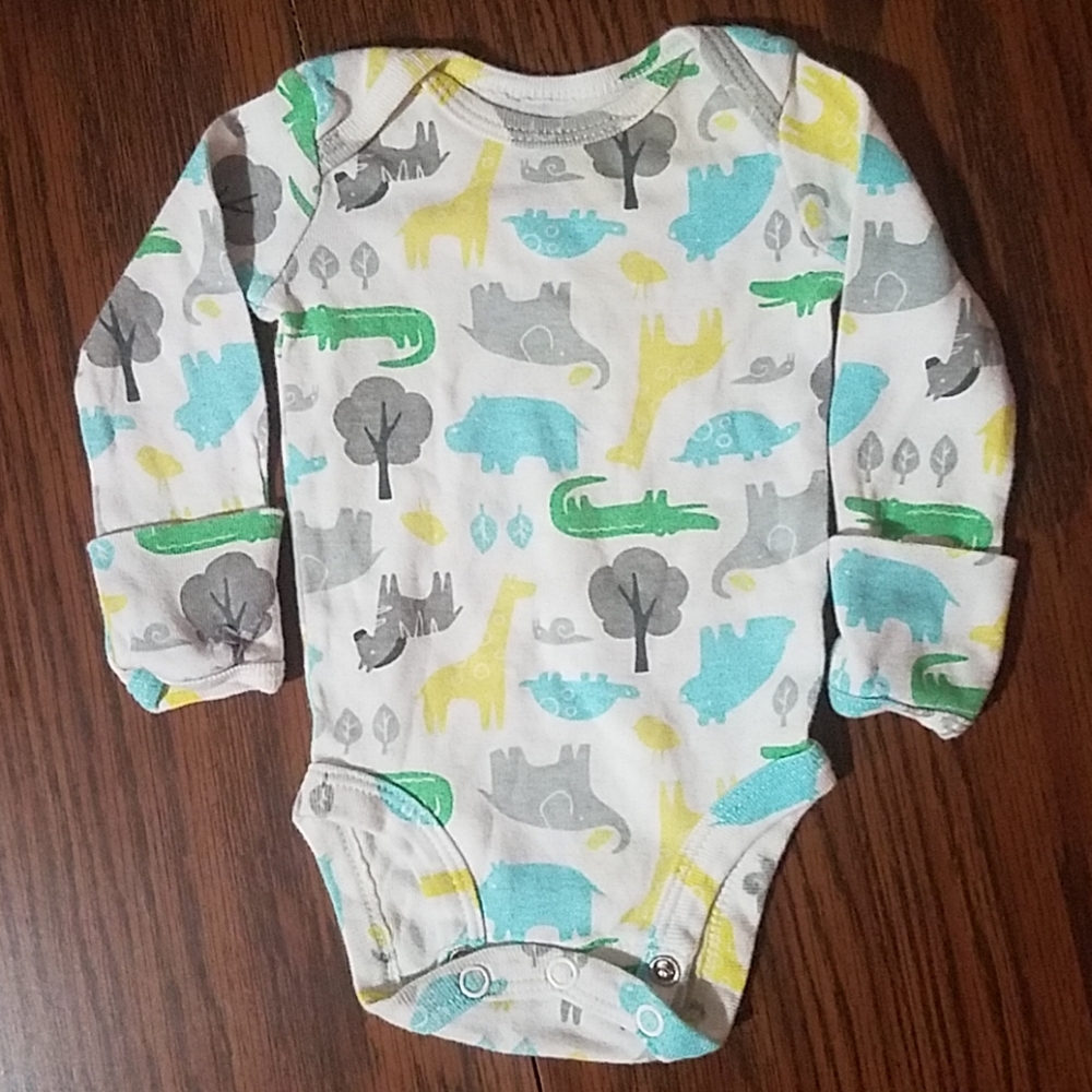 Carter's NB baby long sleeve onesie shirt